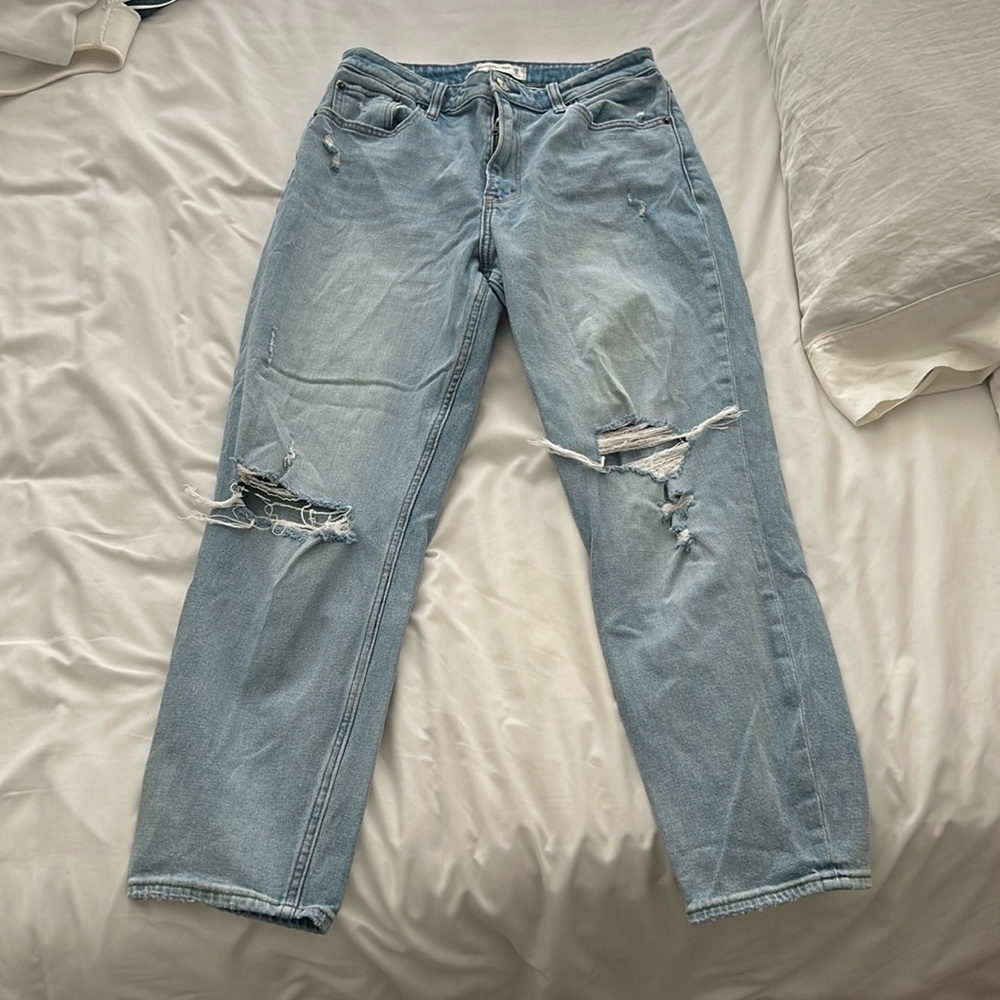 Abercrombie & Fitch Light Blue Distressed Women’s Jeans